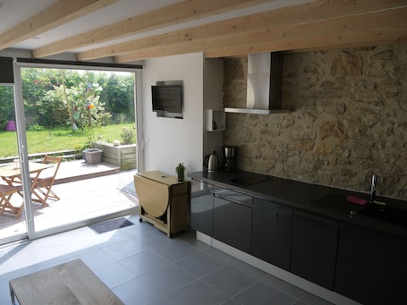 Microwave, oven, stovetop, dishwasher. Near Wissant, Ambleteuse, Wimereux, Gîte du Moulin, 2-4 pers
