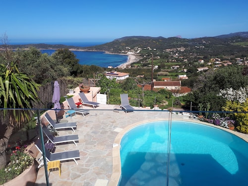 Villa mit Meerblick und privatem Pool