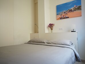2 chambres, fer et planche à repasser, Wi-Fi gratuit, draps fournis