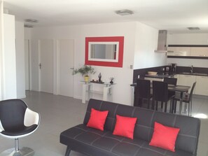 テレビ、卓球台