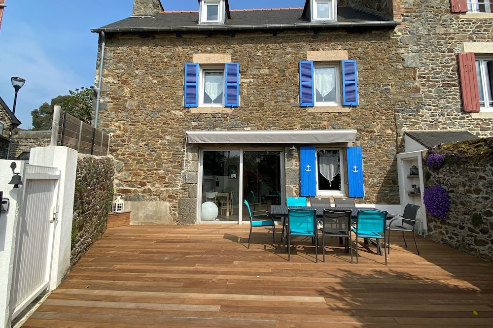 stone house, 300 meters from the beach