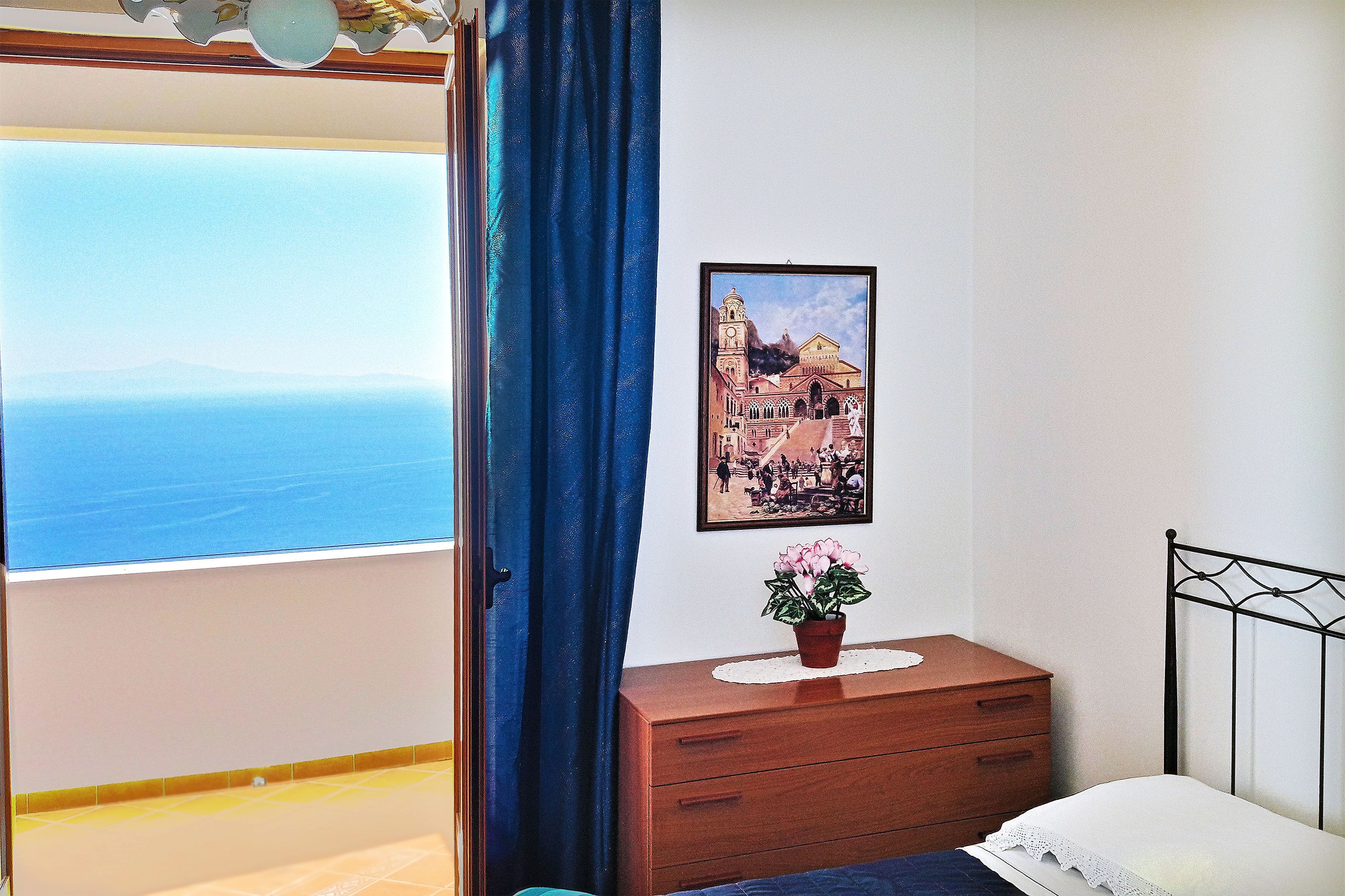 2 bedrooms, in-room safe, iron/ironing board, free WiFi