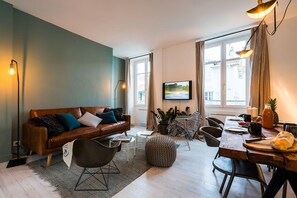 Flachbildfernseher, Stereoanlage