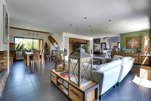 GRANDE VILLA AVEC PISCINE  DE MER
PROMO LAST MINT