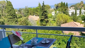Outdoor dining - IN THE HEART OF CAP D'ANTIBES Near the Garoupe beaches (Antibes)