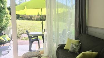 Fernseher, Videospiele, DVD-Player, Tischtennisplatte