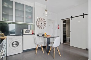 Fridge, microwave, oven, stovetop - Lovely apartment, close to all, fantastic view (Funchal)