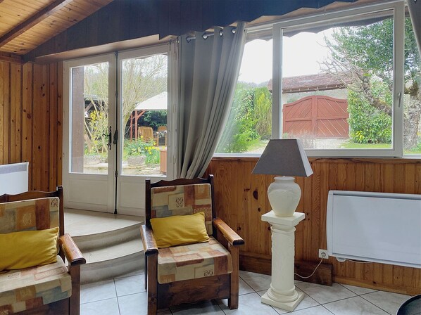 Interior - Successful holiday whatever the weather (Ancy-Le-Franc)