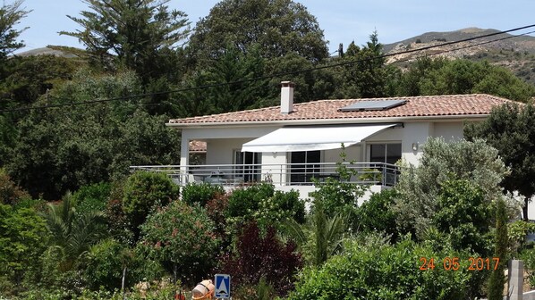 Exterior - T2, air-conditioned ground floor villa in la Campagne, near Ajaccio, 8/4 m pool. (Afa)