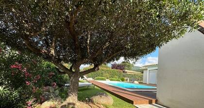 RECENT VILLA - 4 BEDROOMS - AIR CONDITIONING - HEATED POOL
