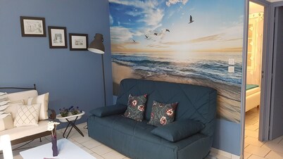 The Blue house, quiet vacations in the island of Re, sleeps 4 to 6