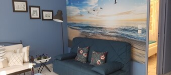 The Blue house, quiet vacations in the island of Re, sleeps 4 to 6