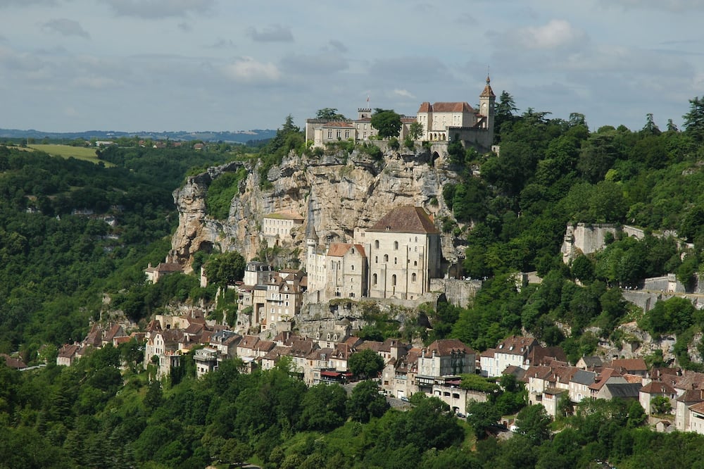 Lodging complex for 15 people max in Quercy by the Dordogne valley