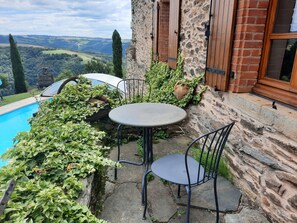 Outdoor dining - Gîte 12 pers, pétanque court and swimming pool: second week in July free! (Courris)