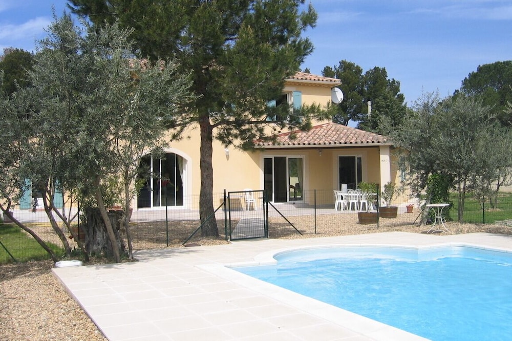 Magnificient and modern house. Nestled in the heart of Provence. 4 star rating.