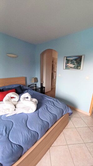 4 bedrooms, desk, iron/ironing board, free WiFi - Magnificient and modern house.  Heart of Provence. Air conditioning. (Sablet)