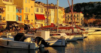 NEU Cassis Wohnung im Hafen, hinter dem Hafen, schöne Aussicht und Parki