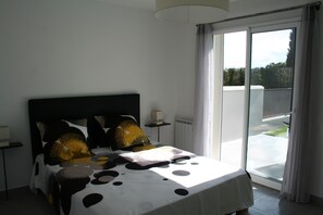 3 chambres, fer et planche à repasser, lit parapluie, Wi-Fi gratuit