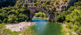  Mapokia ilmastoitu huvila, oma lämmitetty uima-allas lähellä Uzès.