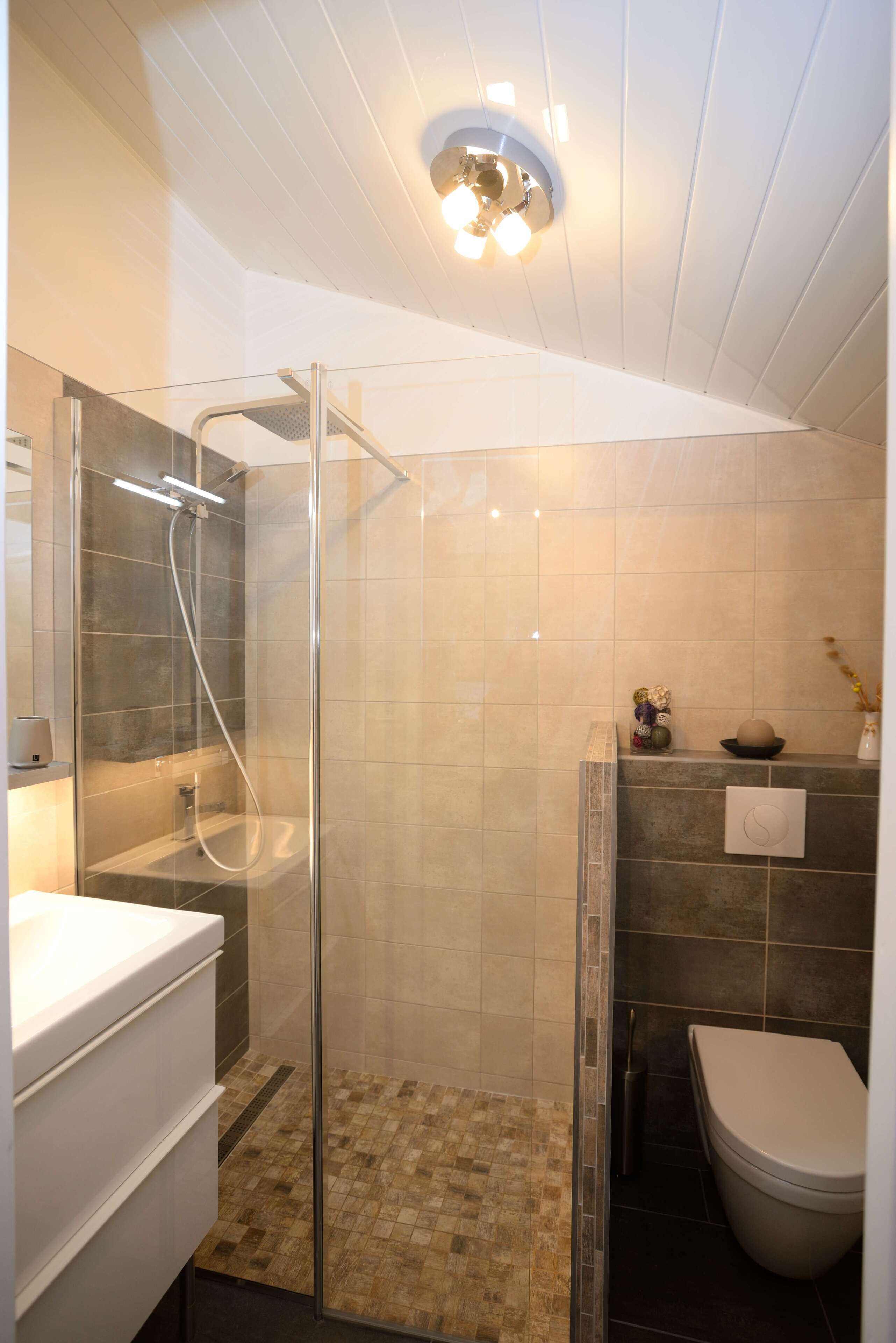 Douche, sèche-cheveux, papier toilette