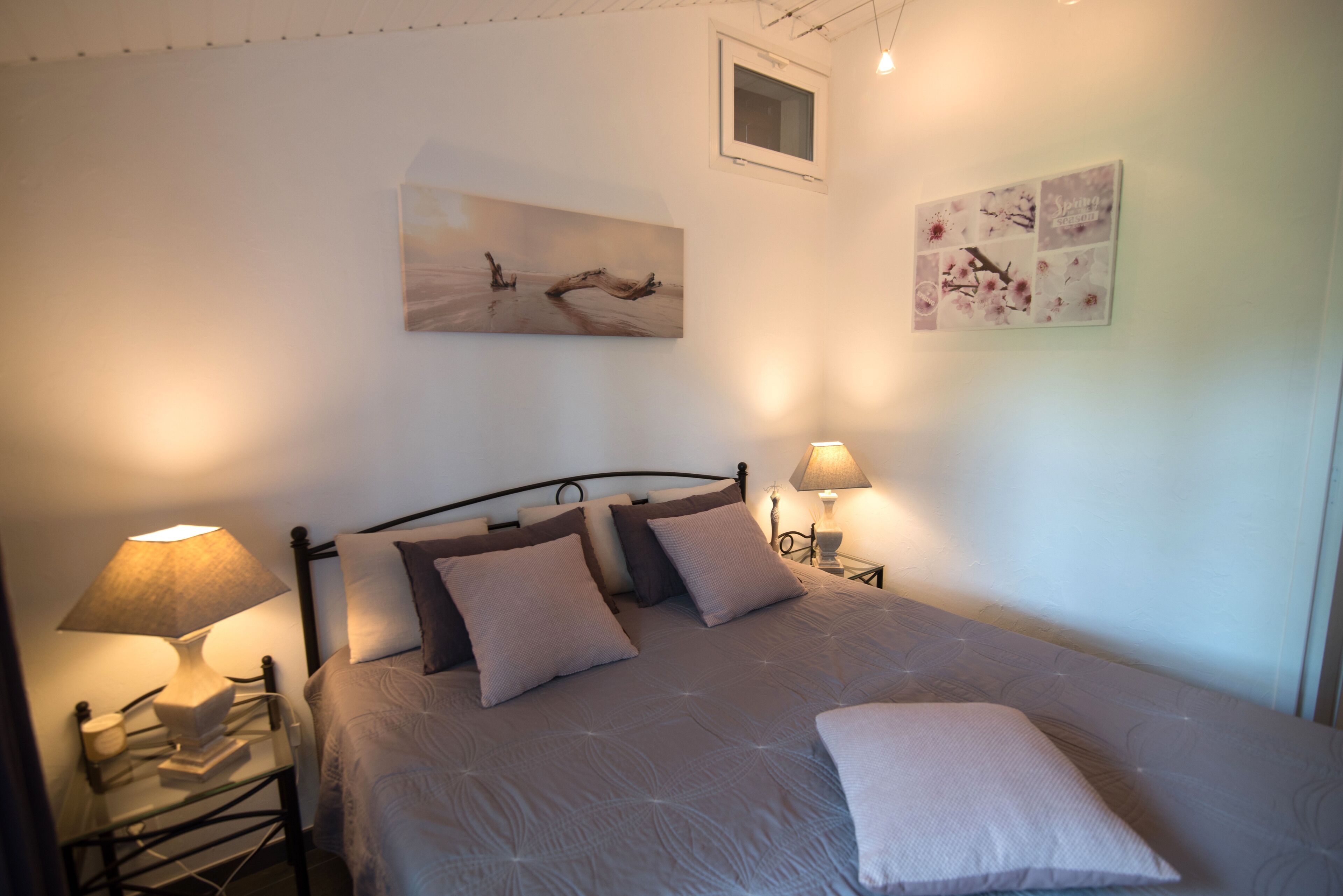 2 bedrooms, iron/ironing board, WiFi