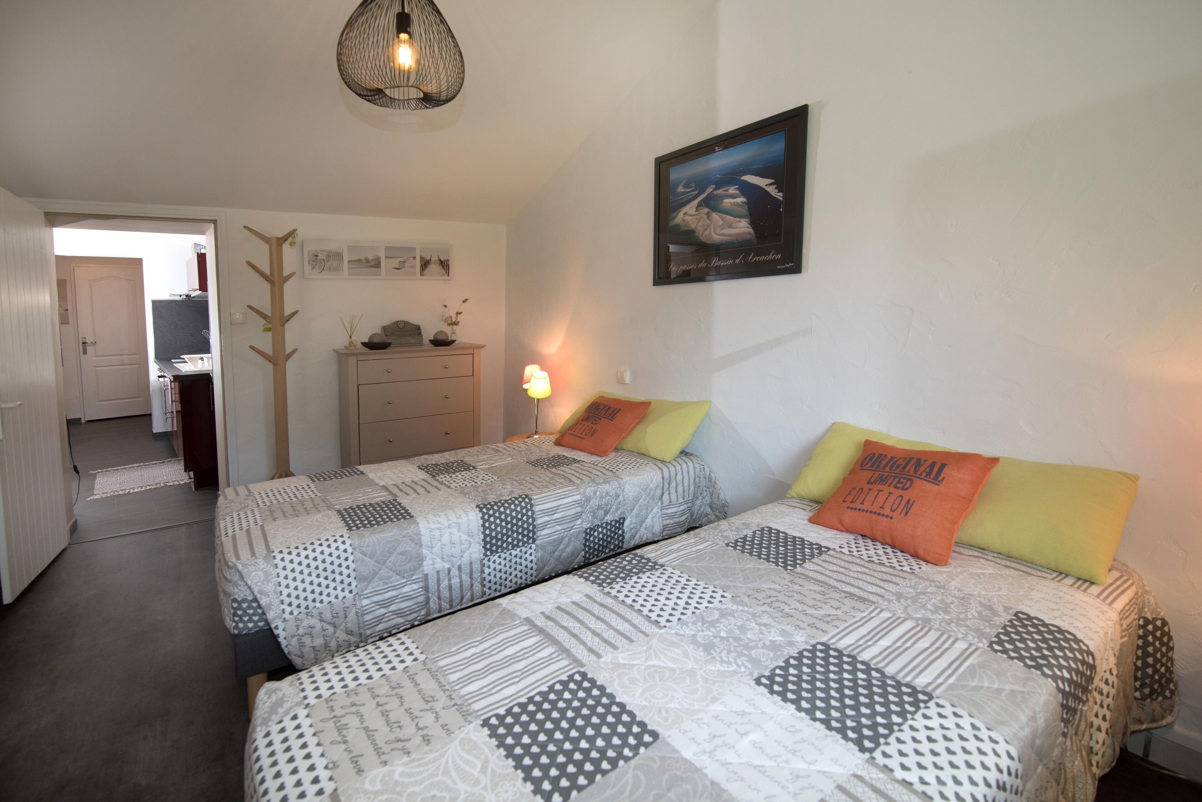 2 bedrooms, iron/ironing board, WiFi