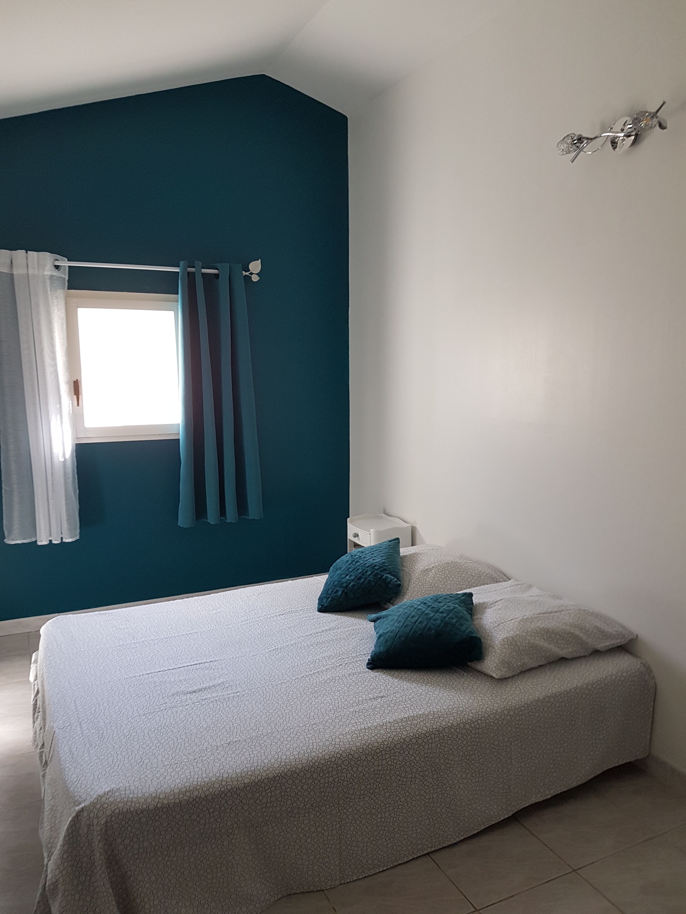 2 slaapkamers, een strijkplank/strijkijzer, beddengoed