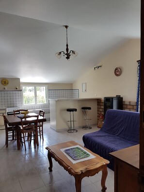 Interior - House located in the countryside (Mollégès)