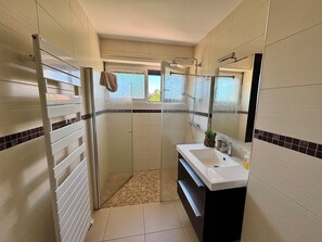 Shower, hair dryer, towels - 3 Storks, House 9 acres, Alsace Centre (Châtenois)
