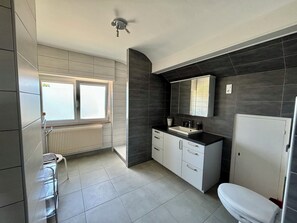 Shower, hair dryer, towels - 3 Storks, House 9 acres, Alsace Centre (Châtenois)