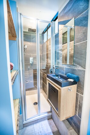 Een douche, een haardroger