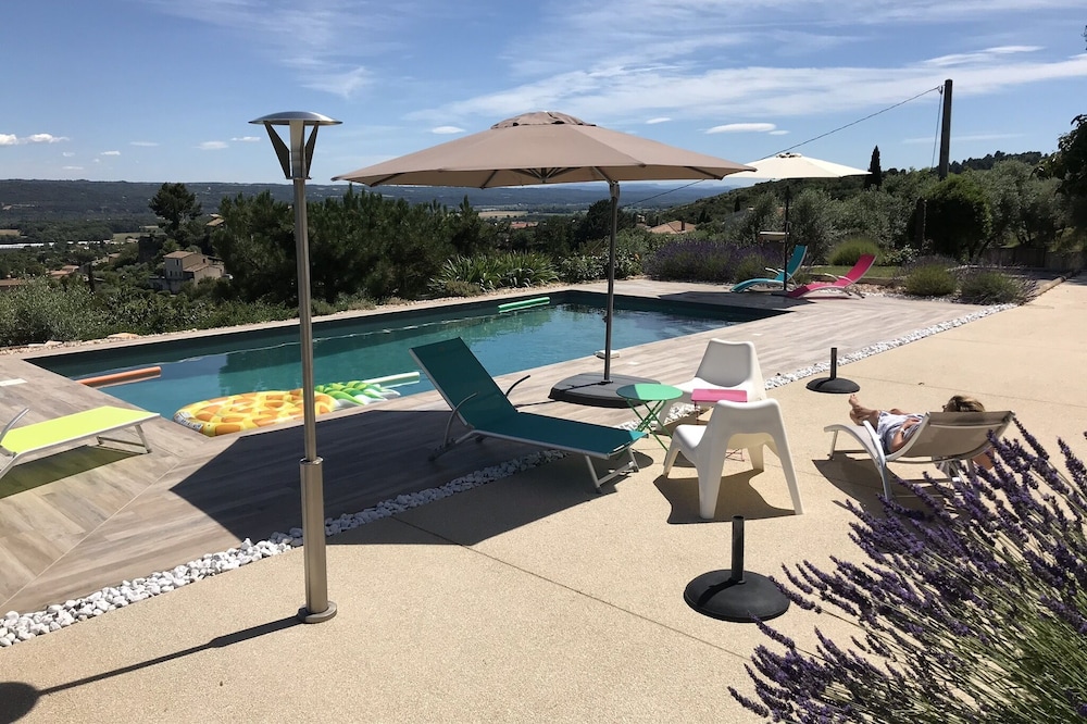 3-star luxury villa in Luberon Provence - heated pool and panoramic view