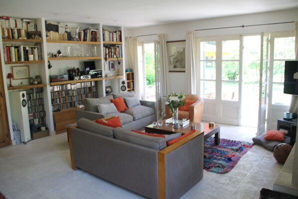 TV, fireplace, DVD player, ping pong - THE MAS DU PLANTIER NEAR THE ALPILLES, AVIGNON, SAINT REMY DE PROVENCE (Châteaurenard)