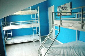 7 habitaciones, caja de seguridad en la habitación y escritorio 