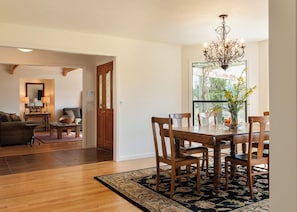 Dining - Private 3-Acre Vineyard Estate with Extraordinary Views (Sebastopol)