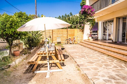 Villa 130m2, 5 Schlafzimmer, 500m von den Stränden und allen Geschäften entfernt, Meerblick, ruhig.