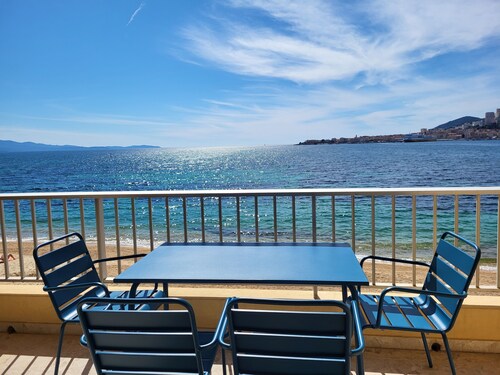Grand studio les pieds dans l'eau