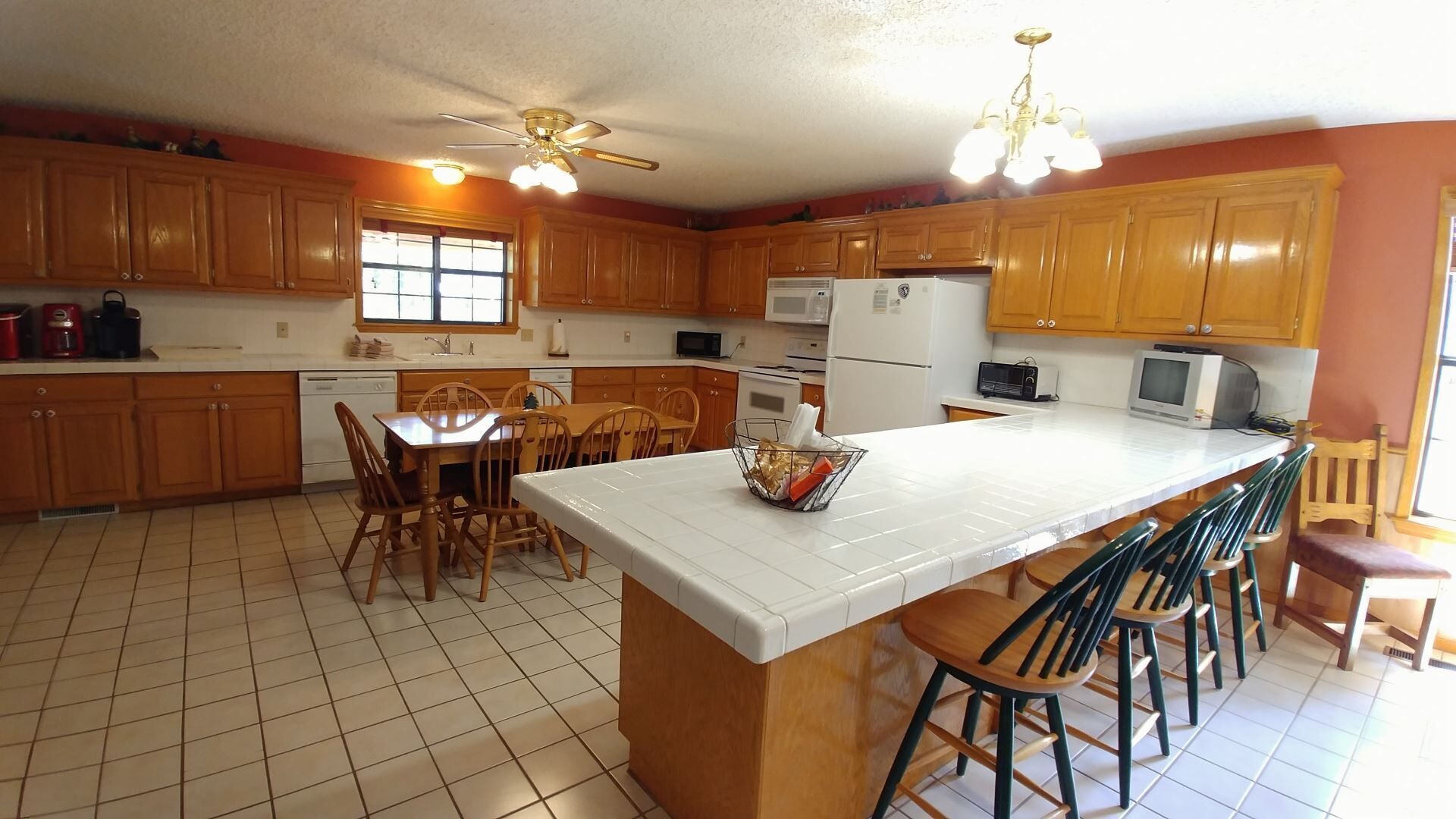 Elk Run - Upper Valley - Hot Tub - Free WiFi - Satellite - Fire Pit - Washer/Dry