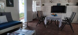 Interior - Spacious villa with pool, located just 1 km from the sea on foot (Saint François)