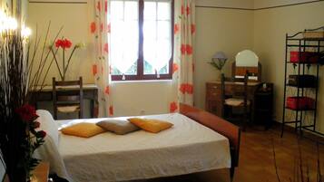 3 habitaciones, tabla de planchar con plancha y wifi gratis