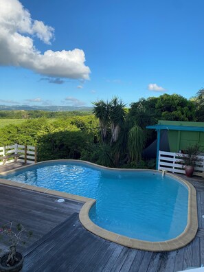 حمّام سباحة خارجي