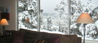 Fabulous Art-Filled 'Green Conscious' Retreat - You Will Love This Place!