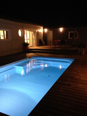 Piscine de nuit.