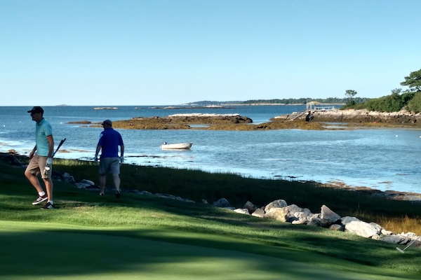 Sebasco golf course 45 minute driv
e
