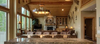 ¡PRECIOS AGOSTO 2019! Impresionante 6 hab Lodge, 5 King Mstrs Suites, mesa de billar y SHARC