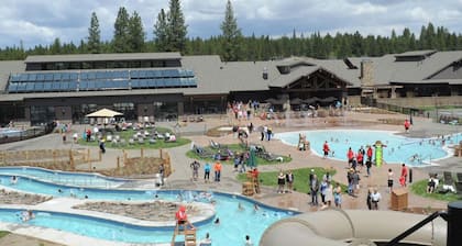 Elokuu 2019 hinnat! Upea 6 Bdrm Lodge, 5 KING Mstrs Suites, biljardipöytä ja SHARC