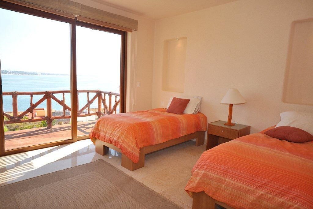 Great View Ocean Front Luxury Vacation Rental: Punta Esmeralda