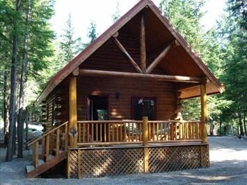 1 King Bed {upstairs in loft}, 1 Queen bed downstairs, 1 bath, sleeps up to 4.