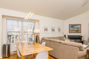 TV, DVD player - Comfortable Beach Cottage, just 1 mile to Bethany Beach! Community Pool, Tennis, Beaches! (Frankford)