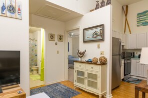 Interior - Comfortable Beach Cottage, just 1 mile to Bethany Beach! Community Pool, Tennis, Beaches! (Frankford)